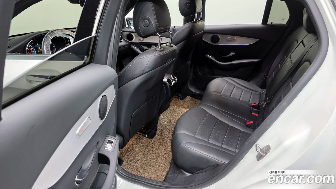 Mercedes-Benz GLC-Class 2021