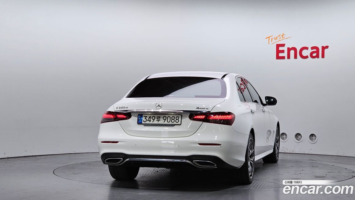 Mercedes-Benz E-Class 2022