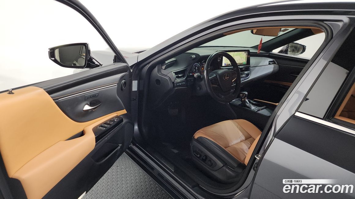 Lexus ES 2023