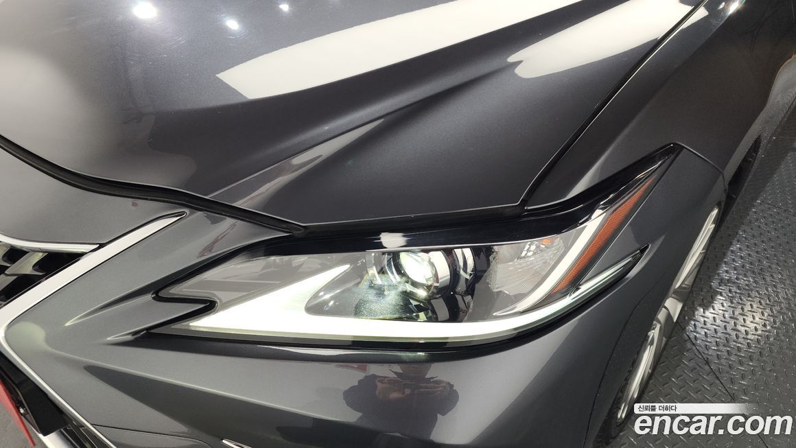 Lexus ES 2023