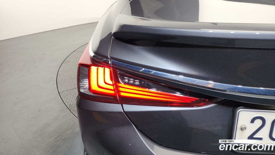 Lexus ES 2023