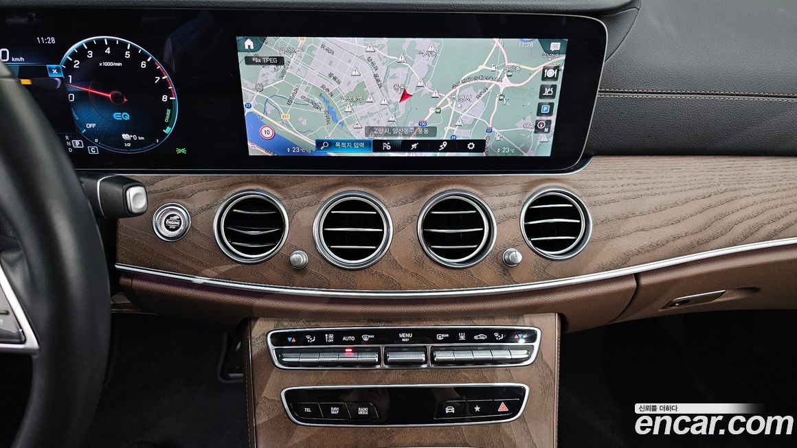 Mercedes-Benz E-Class 2022