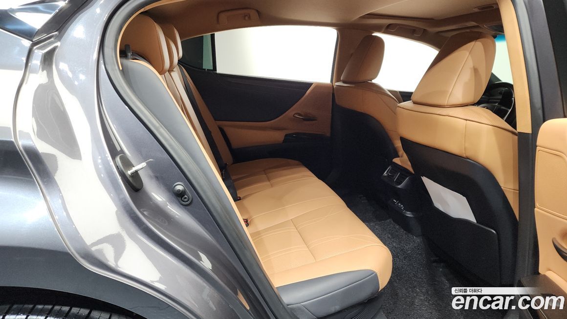 Lexus ES 2023