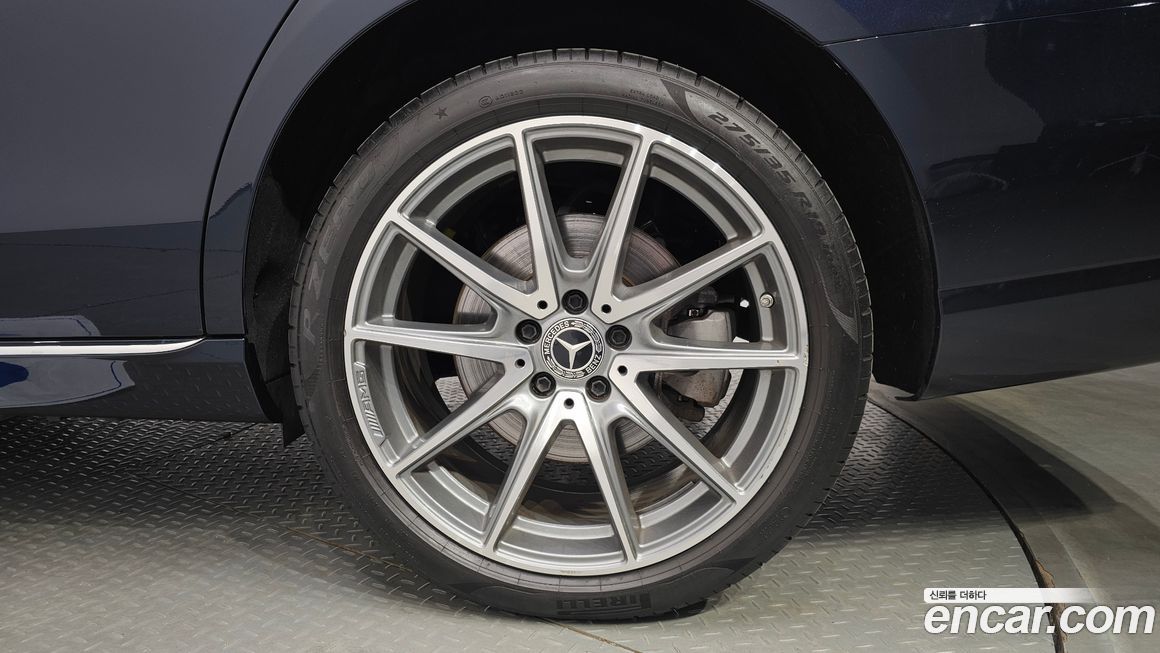 Mercedes-Benz E-Class 2022