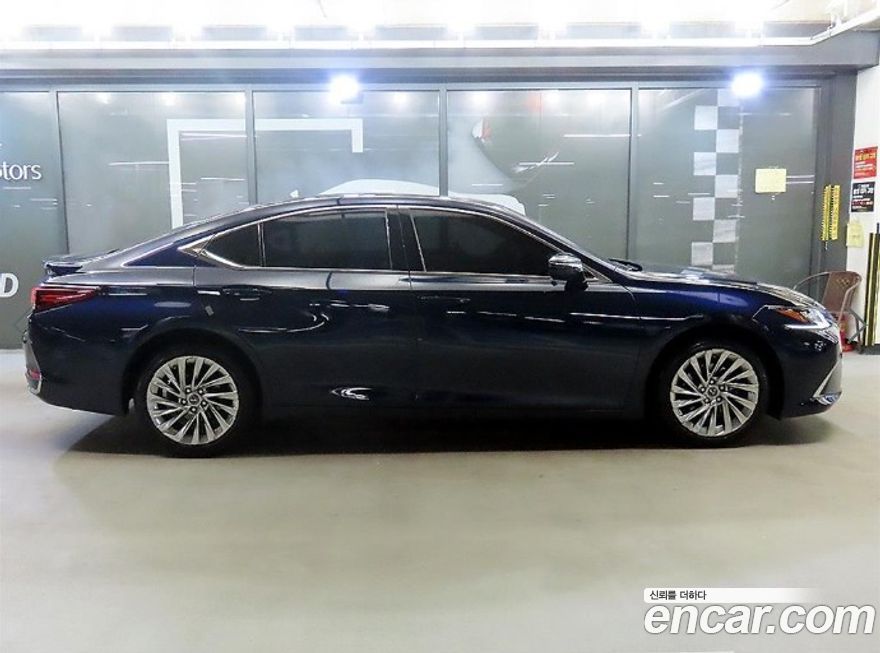 Lexus ES 2022