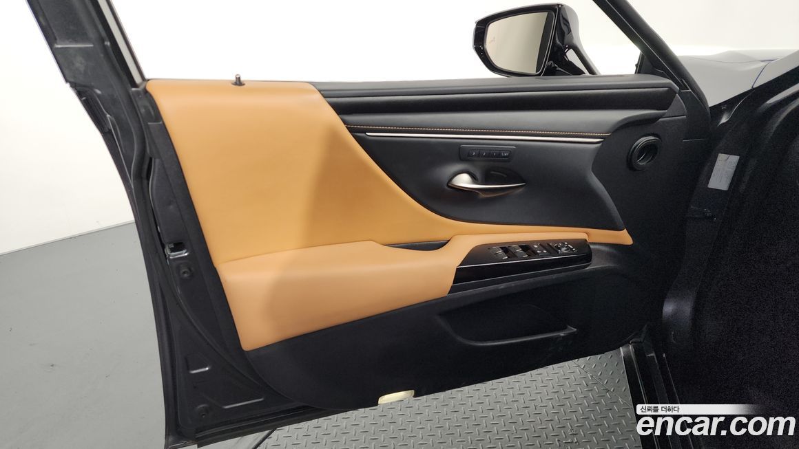 Lexus ES 2023