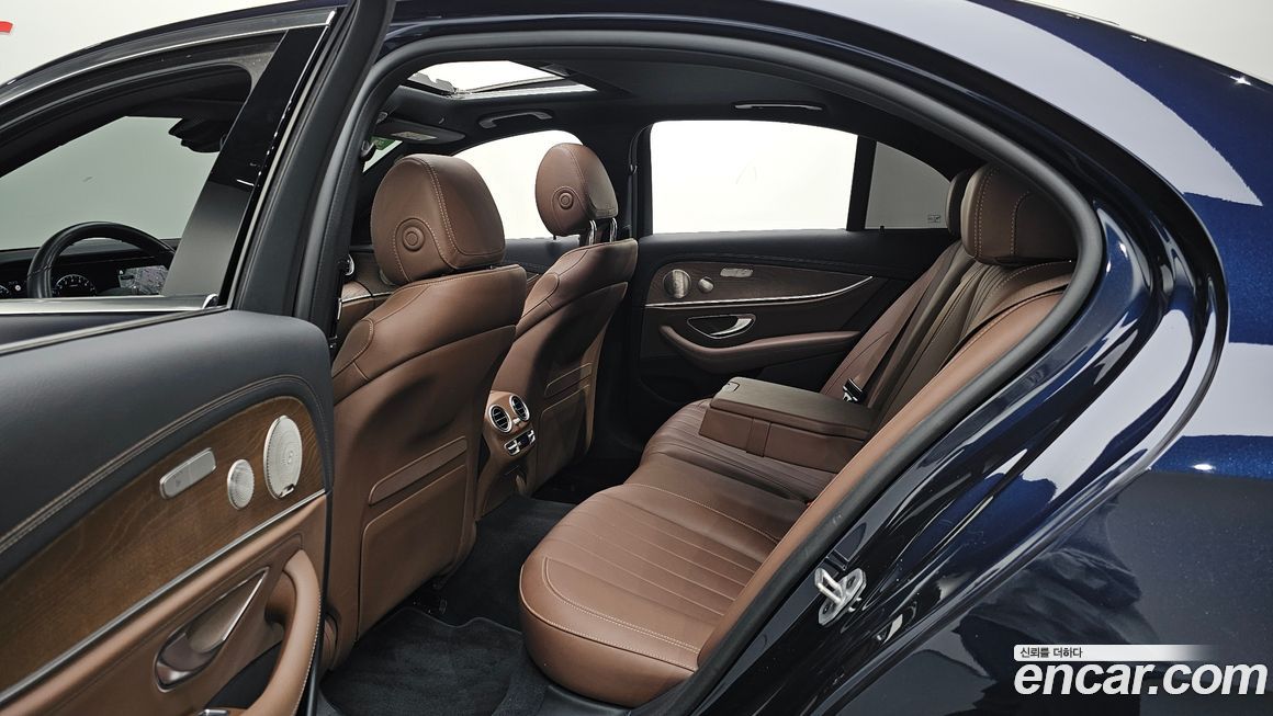 Mercedes-Benz E-Class 2022