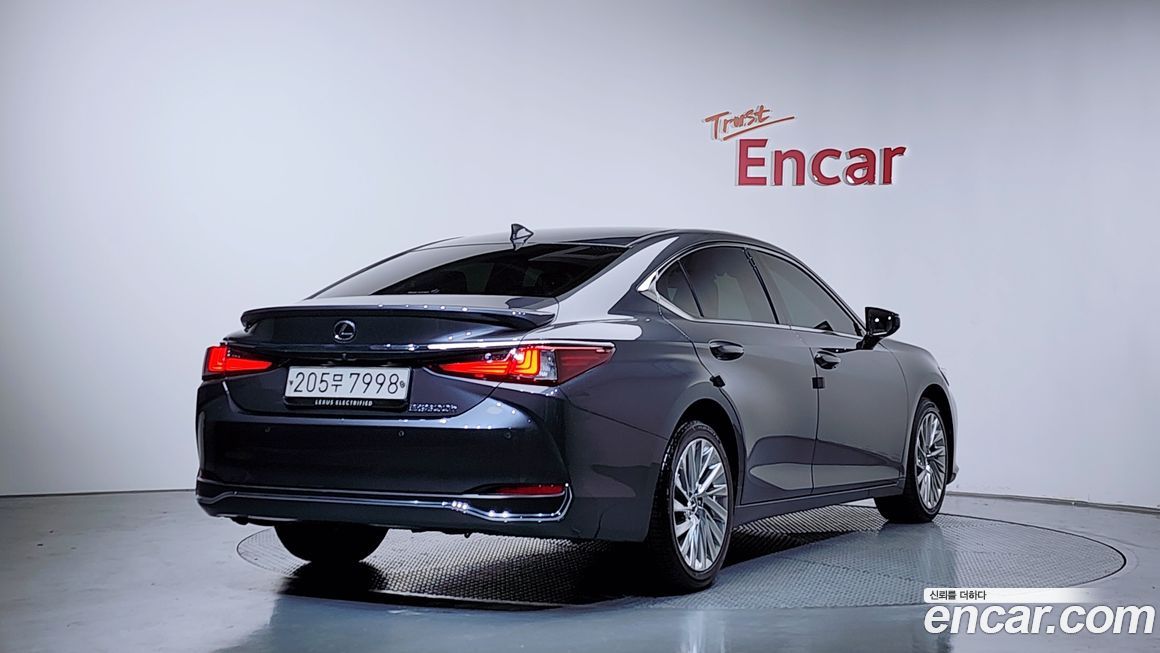 Lexus ES 2023