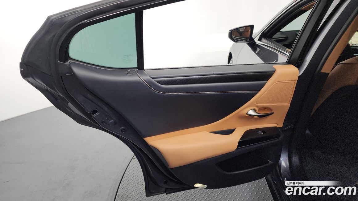 Lexus ES 2023