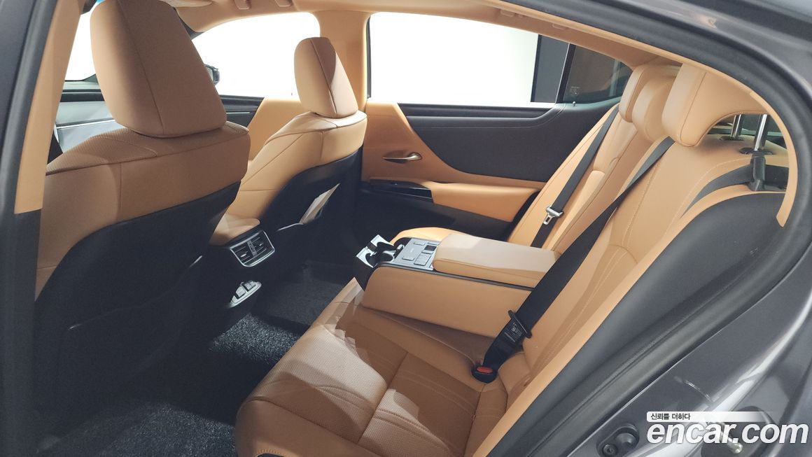 Lexus ES 2023