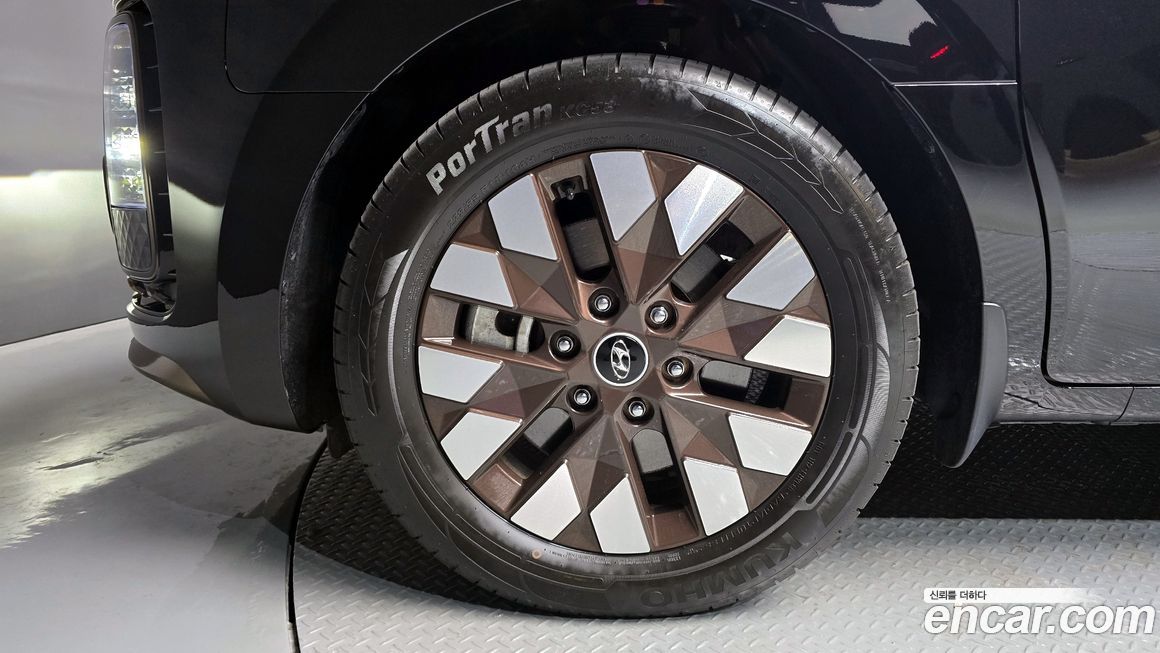 Hyundai Staria 2023
