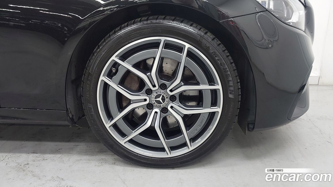 Mercedes-Benz E-Class 2022