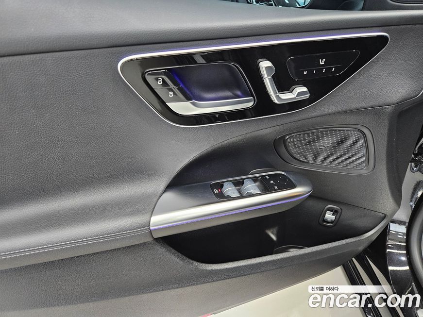 Mercedes-Benz C-Class 2024
