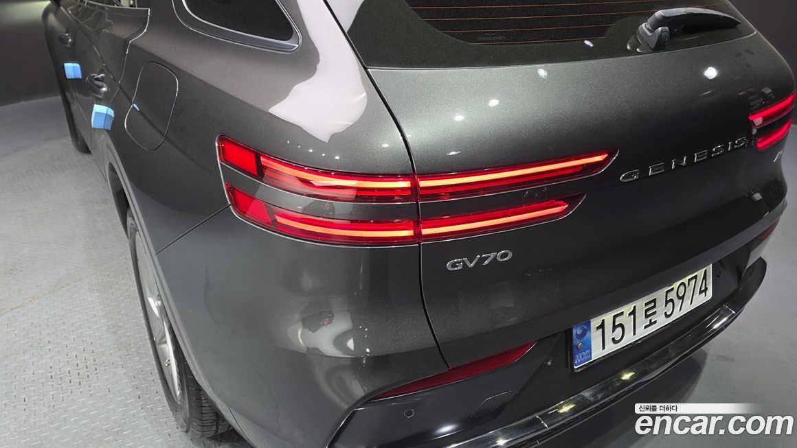 Genesis GV70 2025