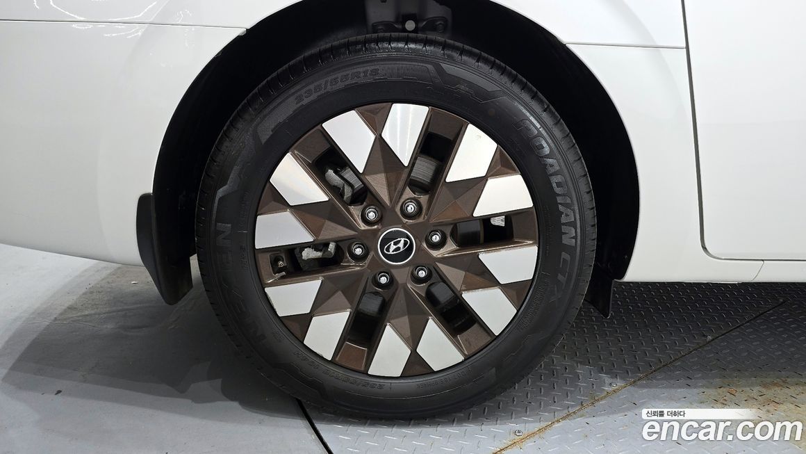 Hyundai Staria 2024