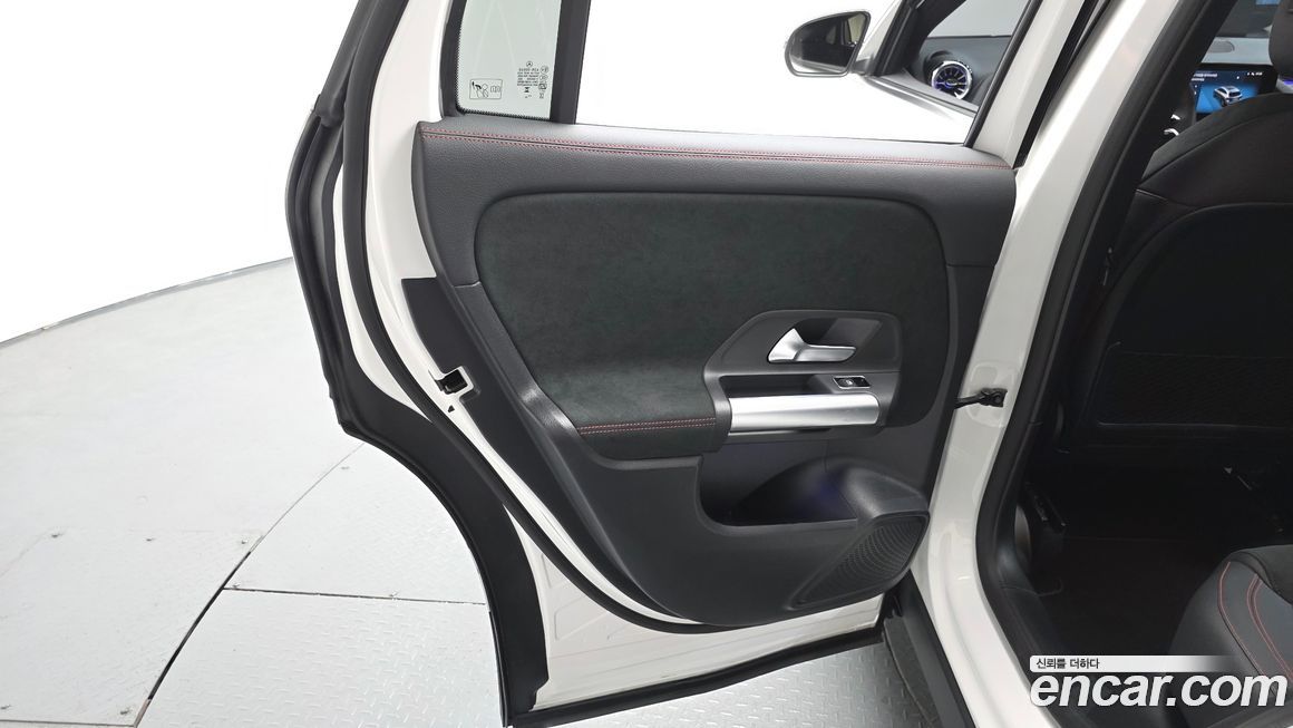 Mercedes-Benz GLA-Class 2025