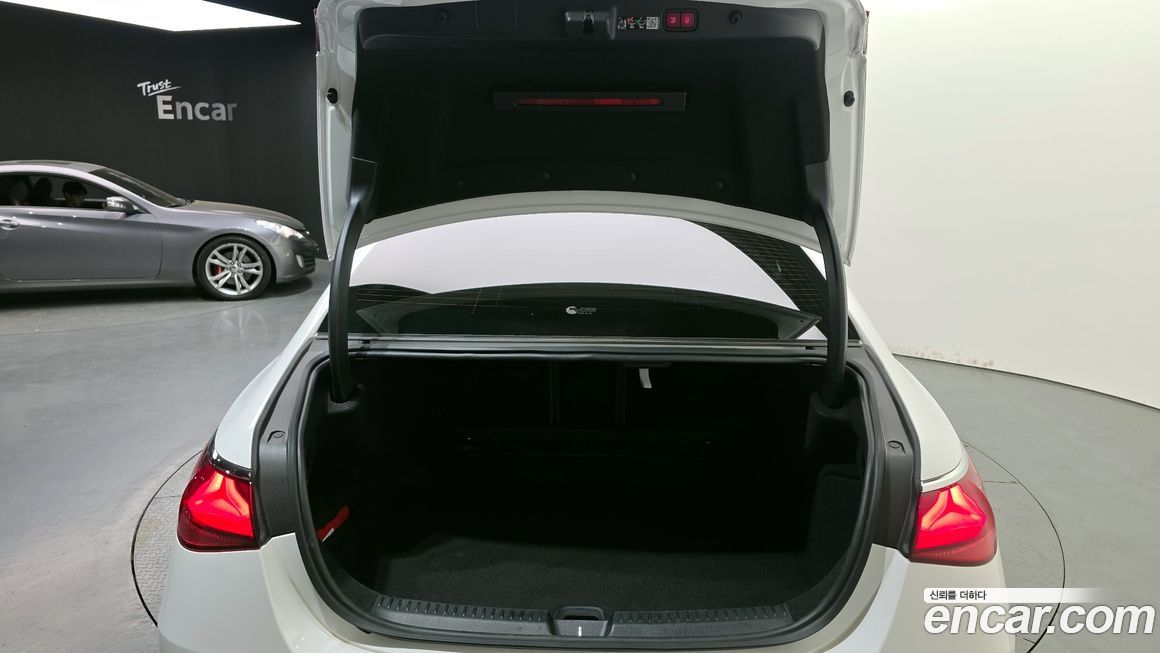 Mercedes-Benz E-Class 2025