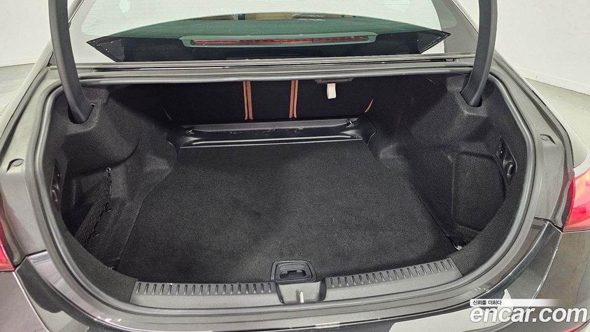 Mercedes-Benz E-Class 2025