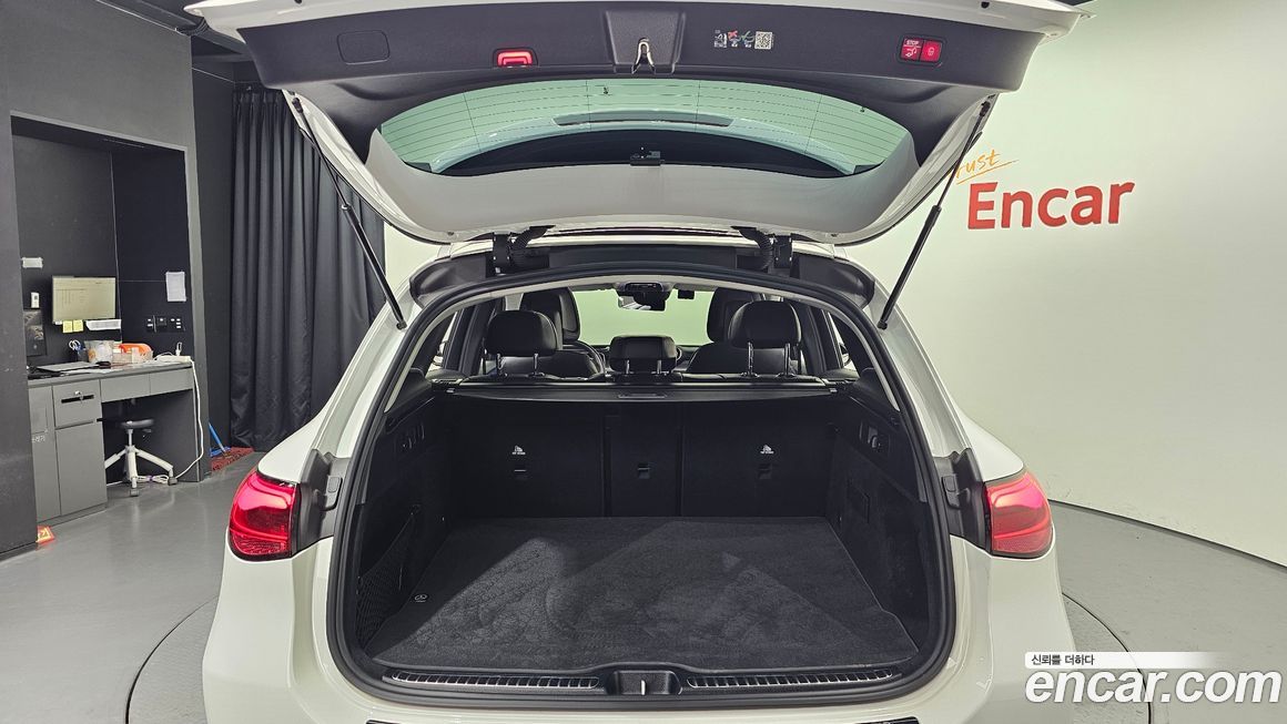 Mercedes-Benz GLC-Class 2024