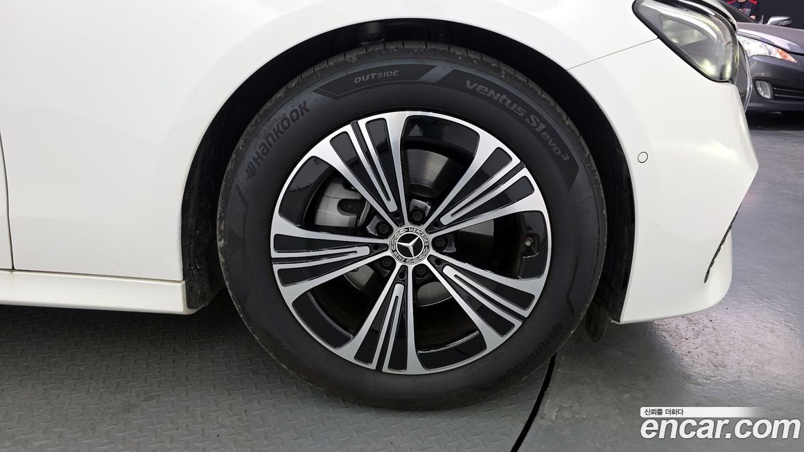 Mercedes-Benz E-Class 2025