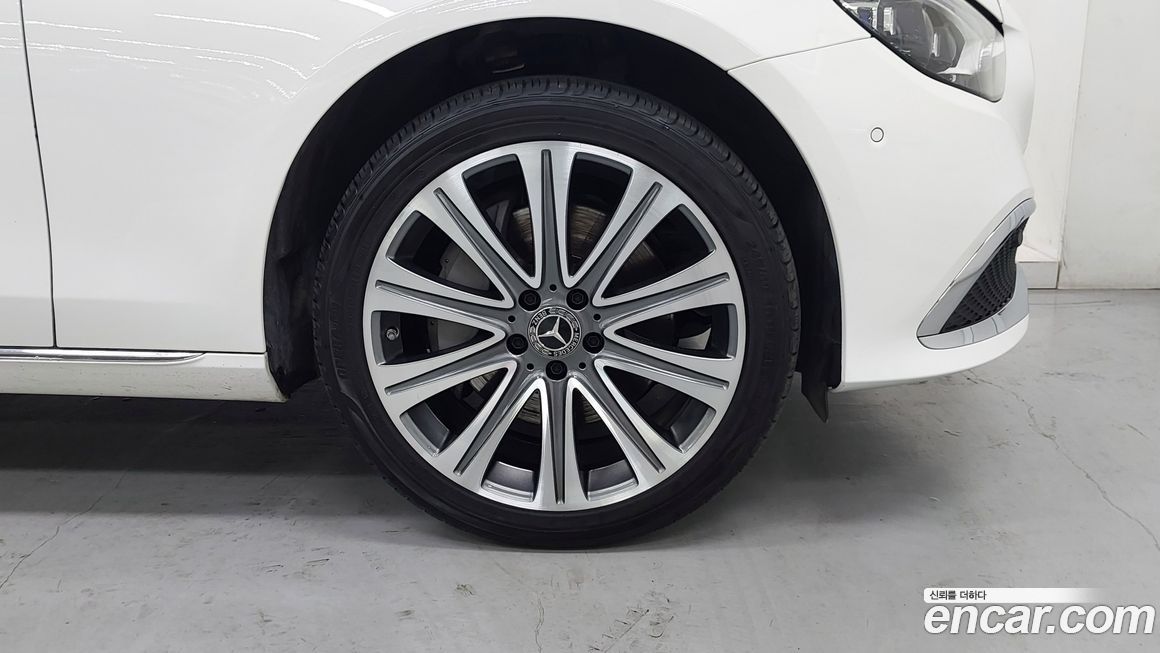 Mercedes-Benz E-Class 2023