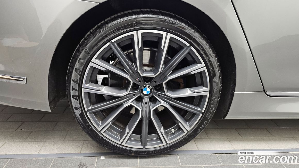 BMW 7-Series 2021