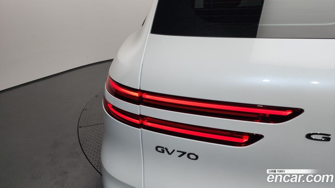 Genesis GV70 2025