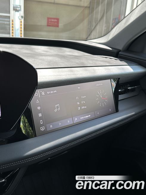 Audi Q6 e-tron 2025