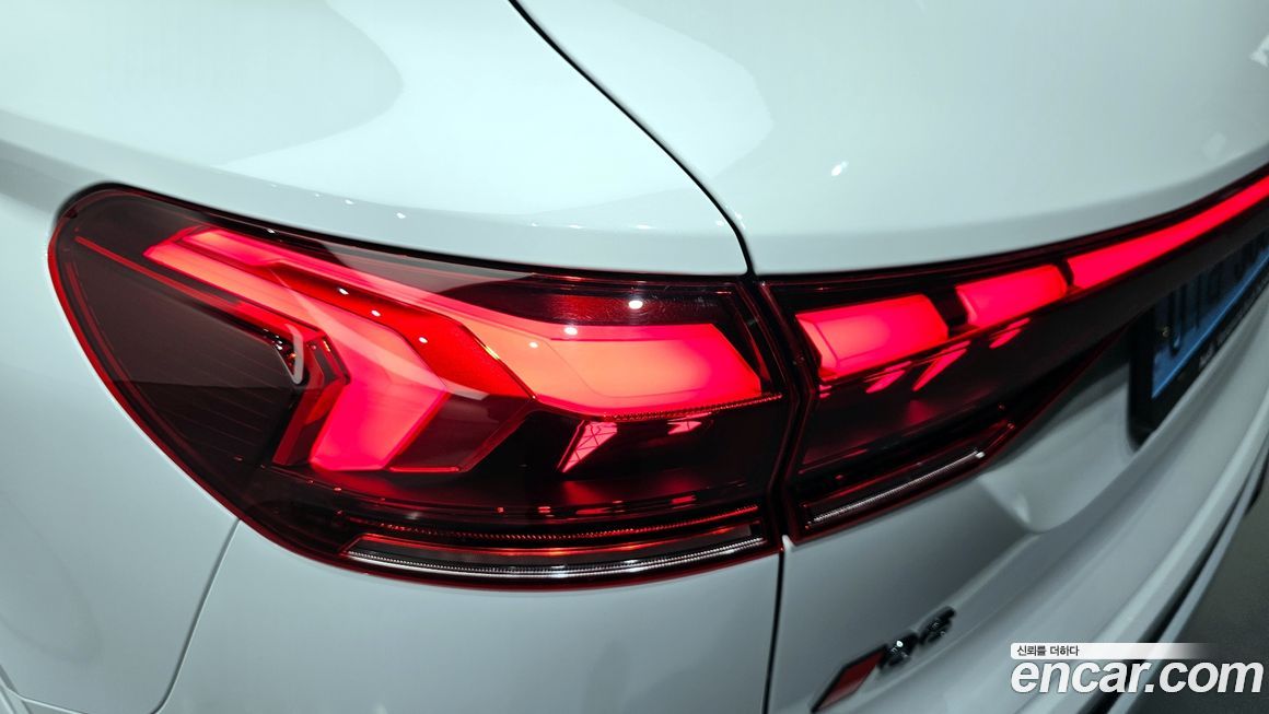 Audi Q6 e-tron 2025