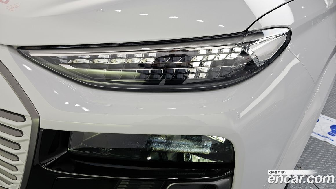 Audi Q6 e-tron 2025