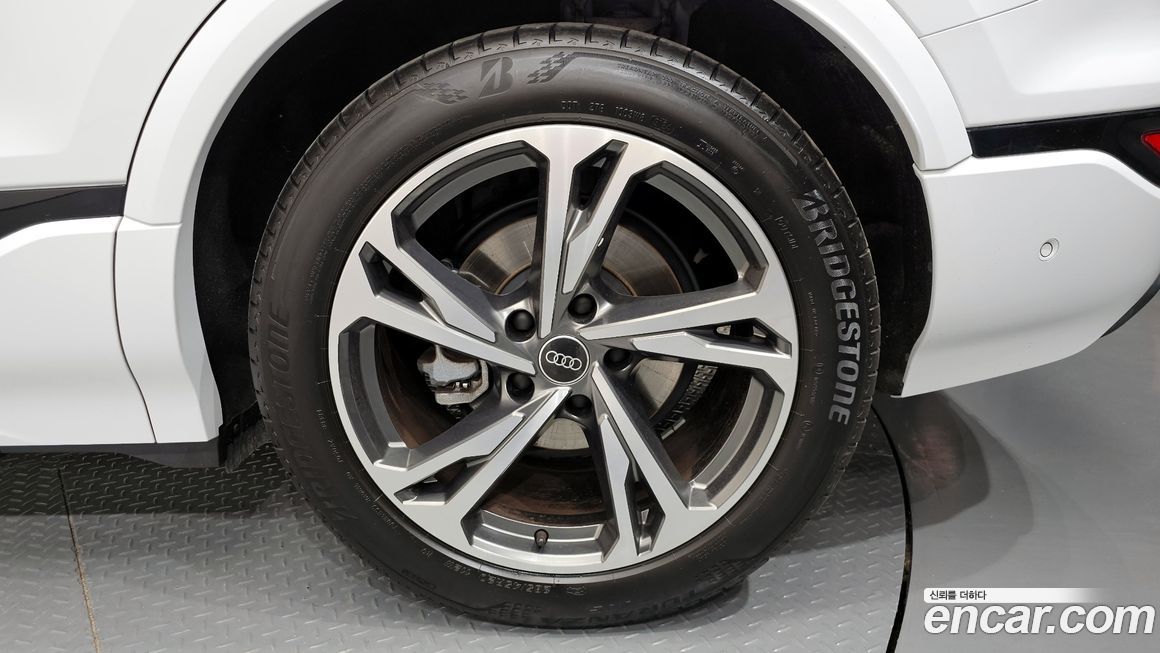 Audi Q6 e-tron 2025