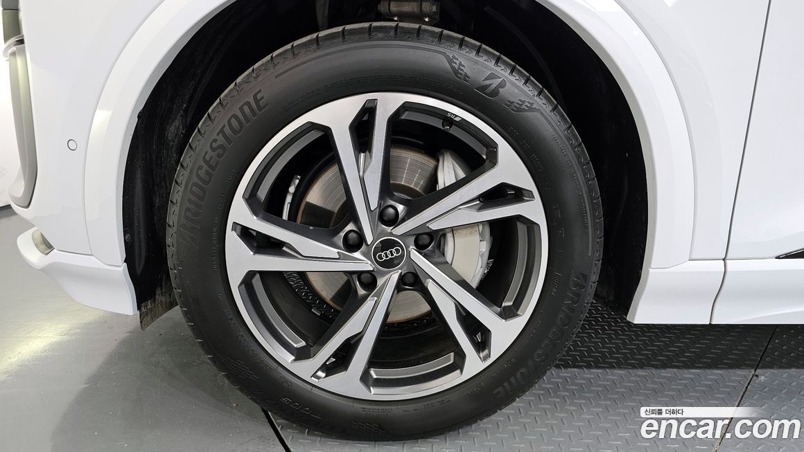 Audi Q6 e-tron 2025