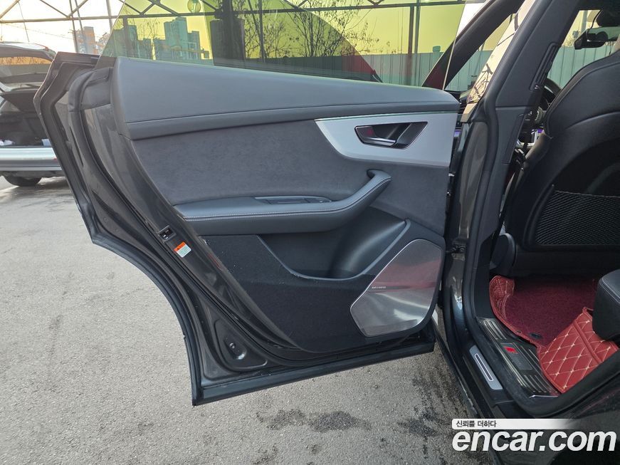 Audi Q8 2023