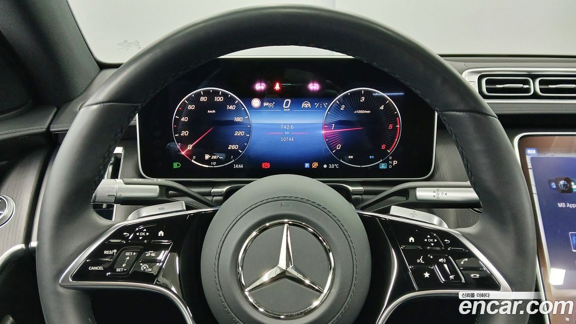 Mercedes-Benz S-Class 2025