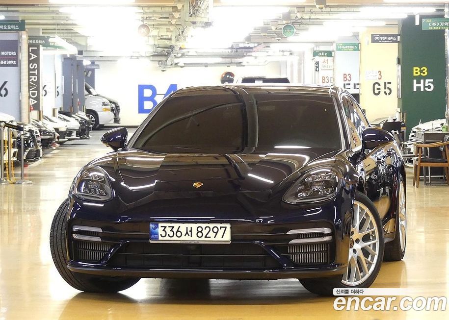 Porsche Panamera 2021