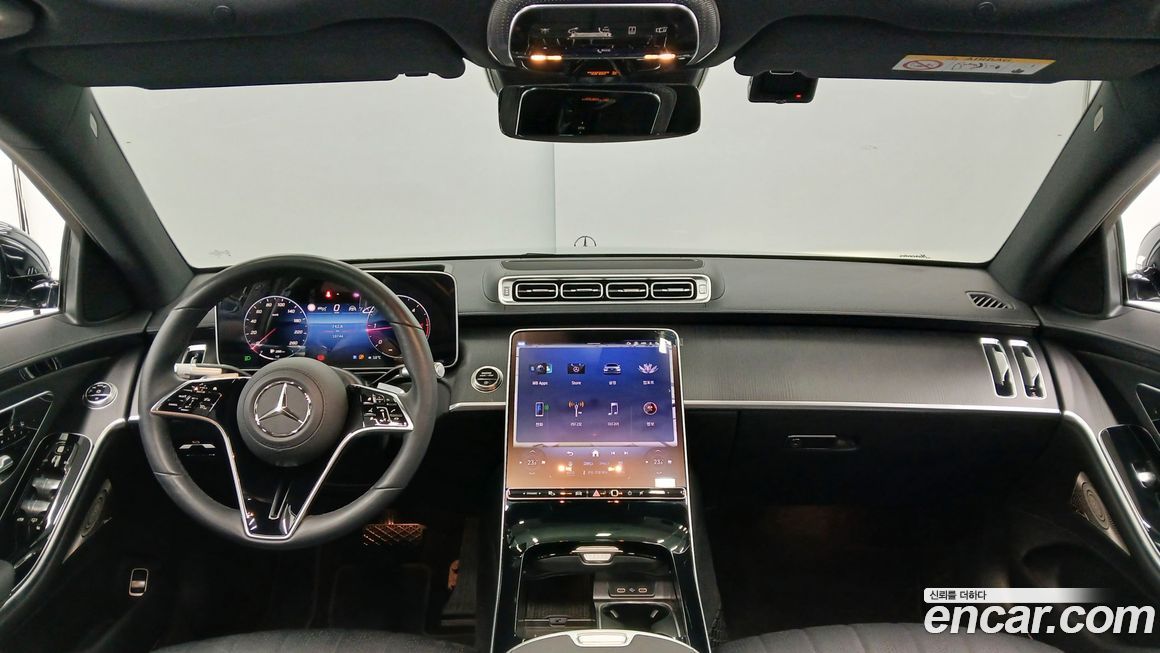 Mercedes-Benz S-Class 2025