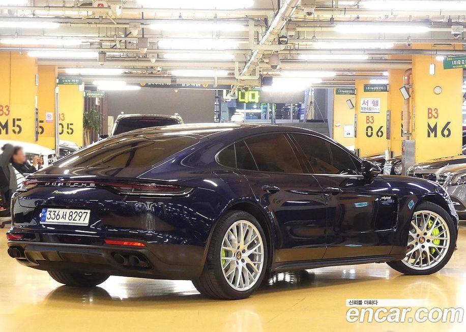 Porsche Panamera 2021
