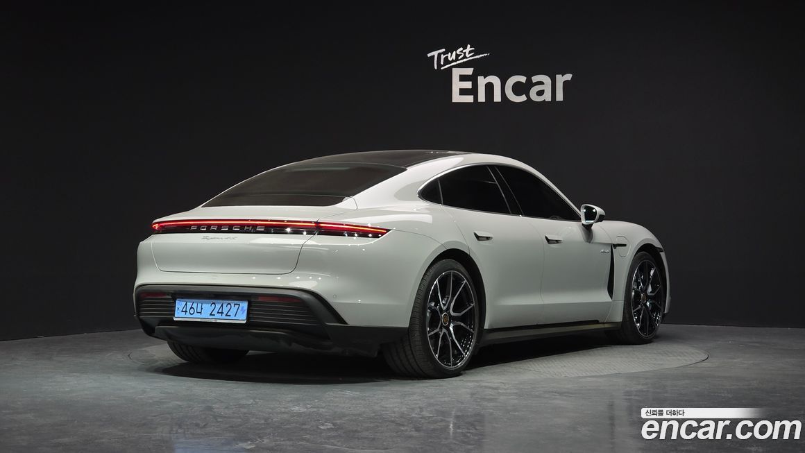 Porsche Taycan 2024