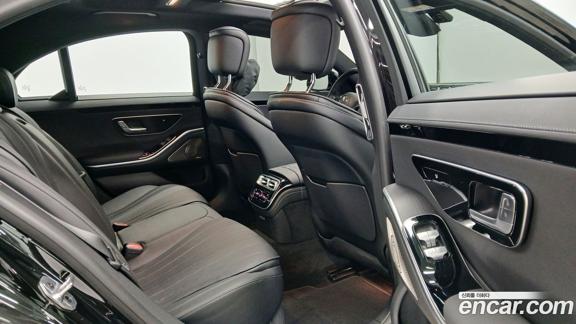Mercedes-Benz S-Class 2025