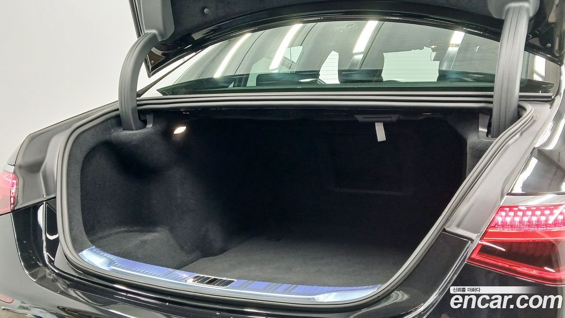 Mercedes-Benz S-Class 2025