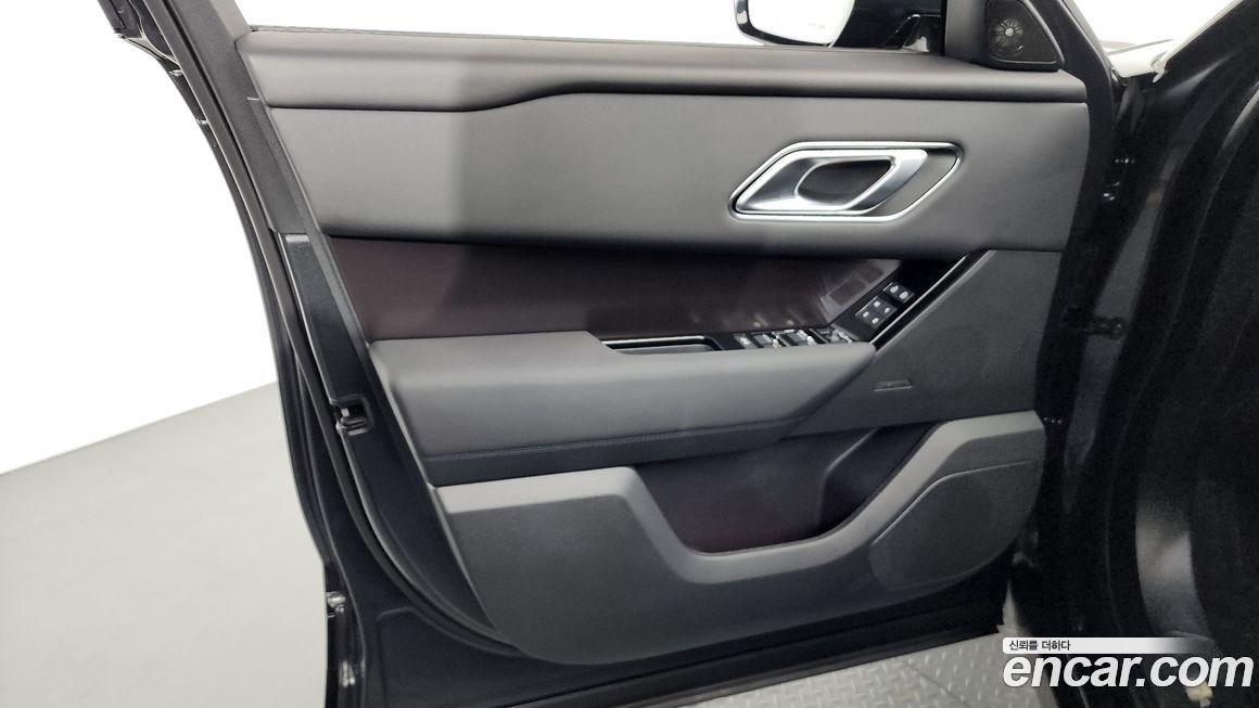 Land Rover Range Rover Velar 2026