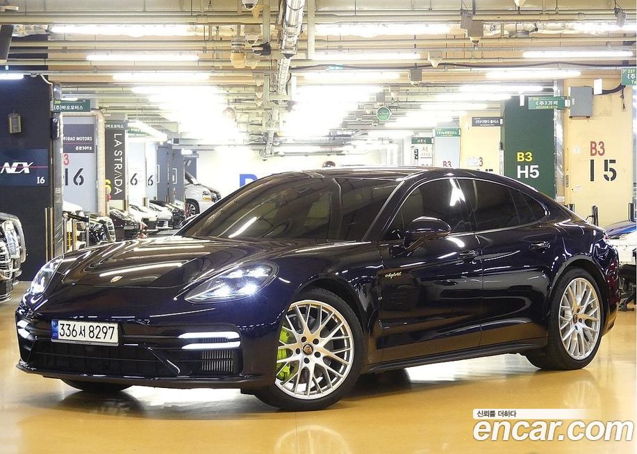 Porsche Panamera 2021