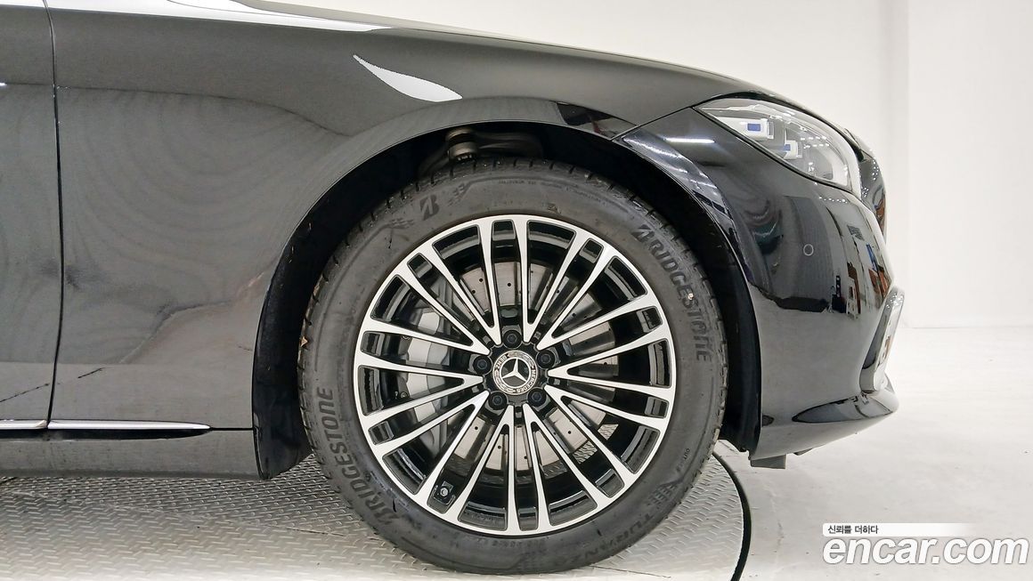 Mercedes-Benz S-Class 2025