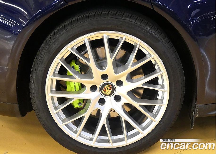 Porsche Panamera 2021