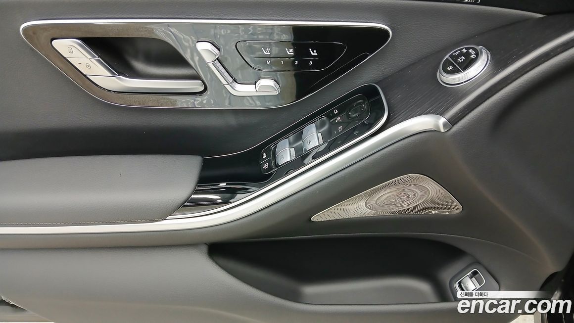 Mercedes-Benz S-Class 2025