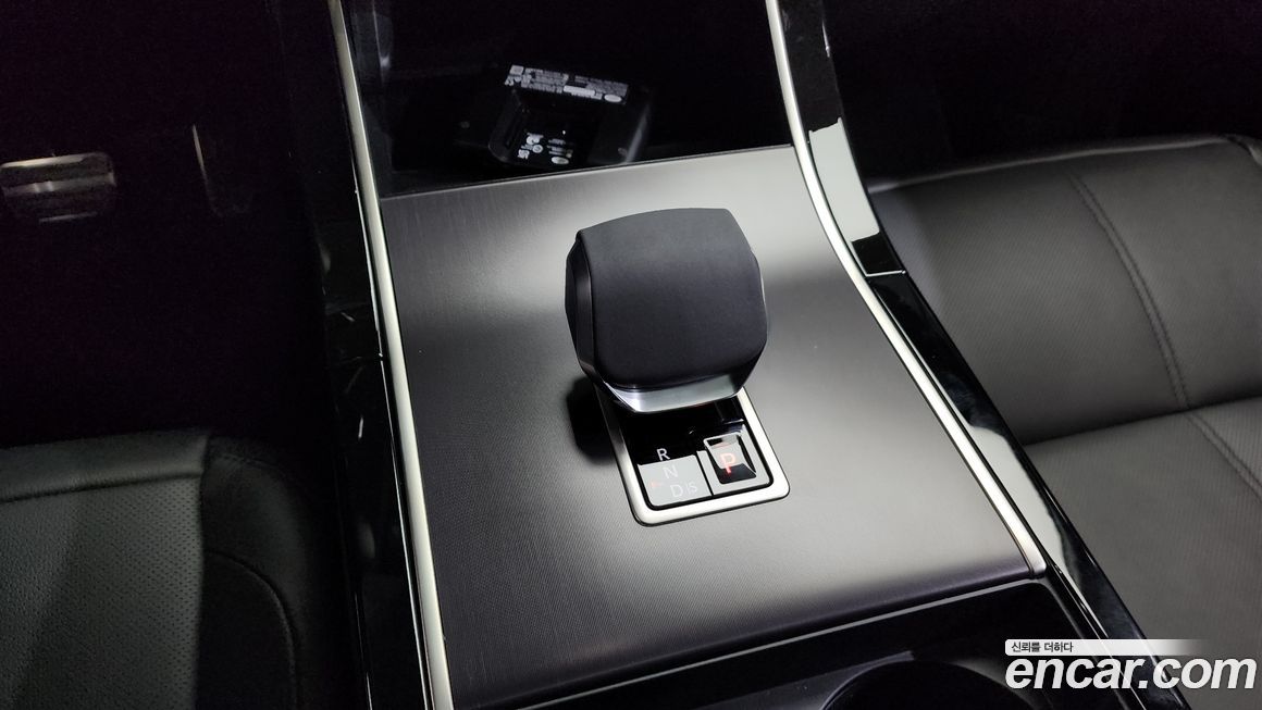 Land Rover Range Rover Velar 2026