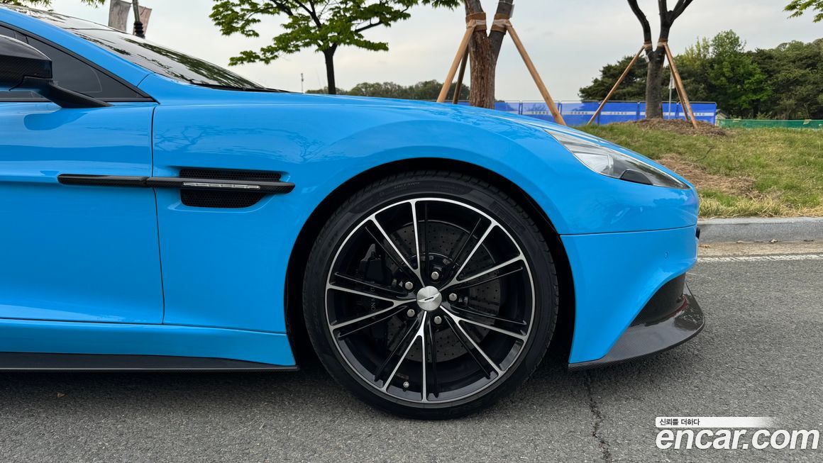 Astonmartin Vanquish 2015