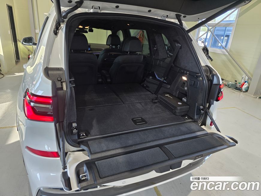 BMW X7 2025