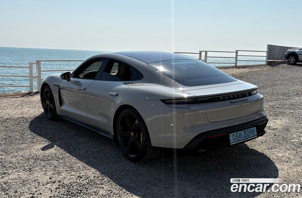 Porsche Taycan 2023