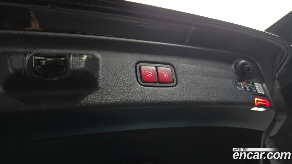 Mercedes-Benz S-Class 2025